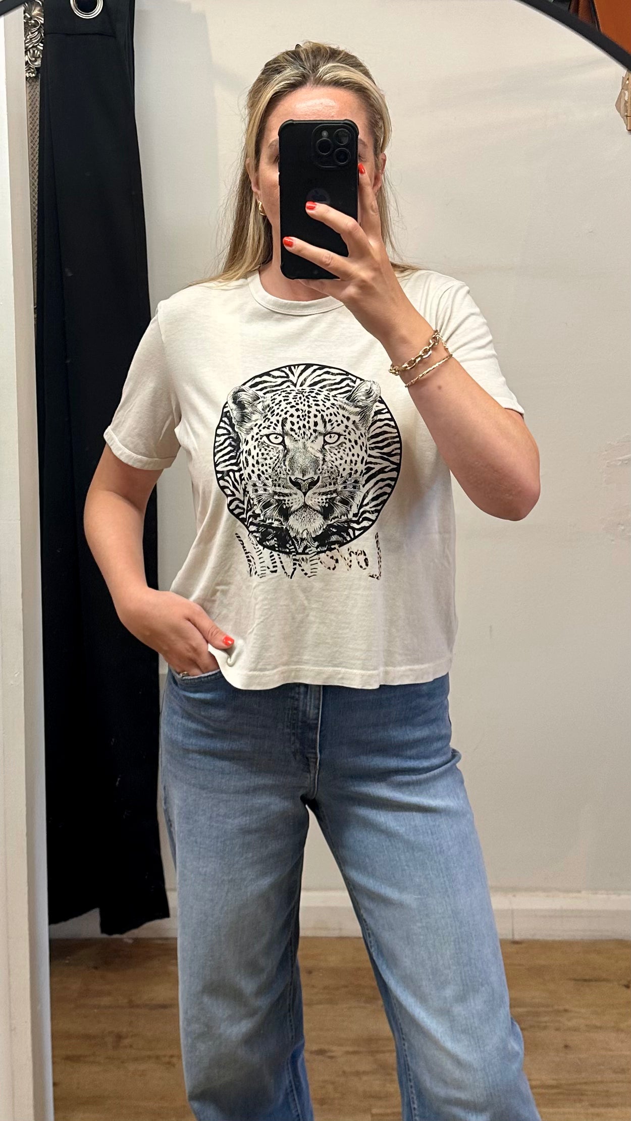 Beige T-shirt - Love Wild Slogo