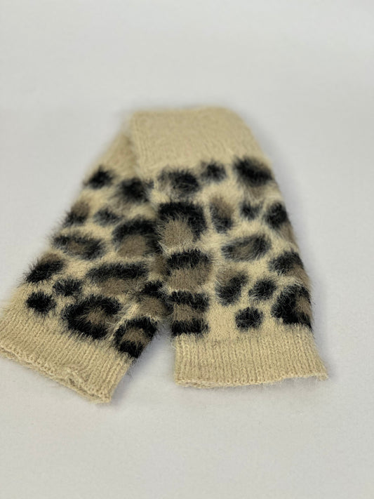 Beige animal print mittens