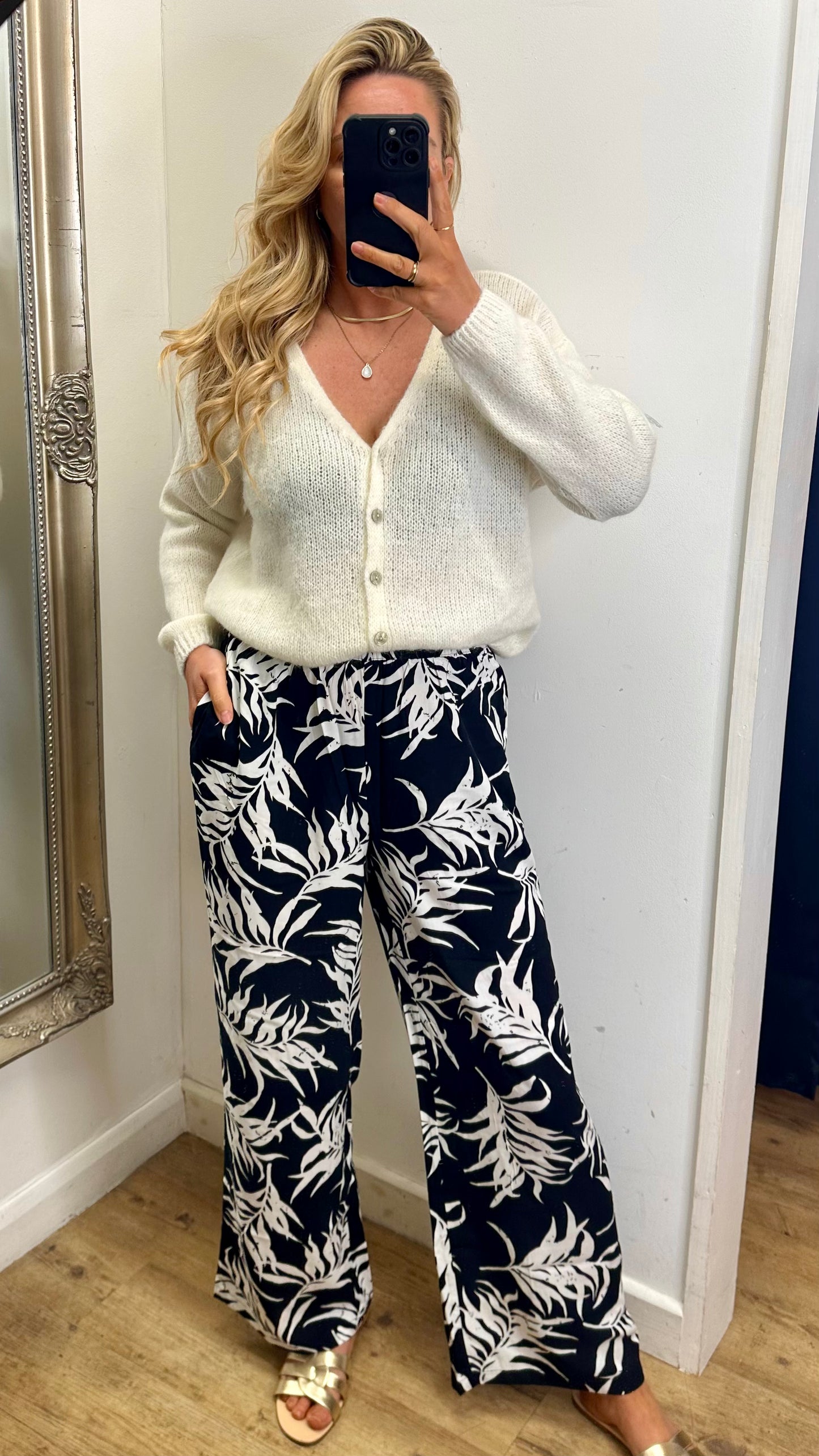 Palm Print Trousers - Black Colour