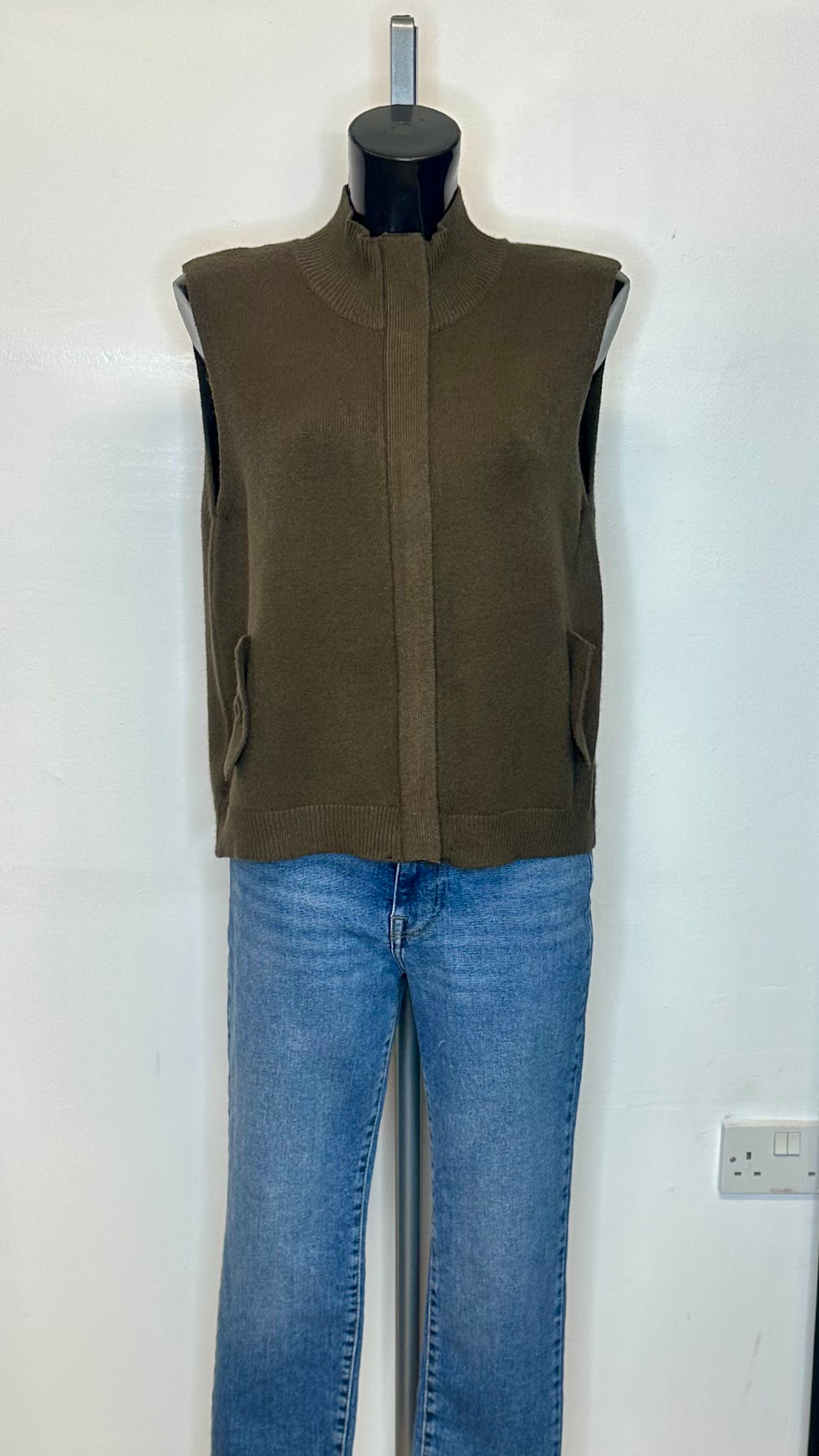 Knitted Sleeveless Zip Cardigan
