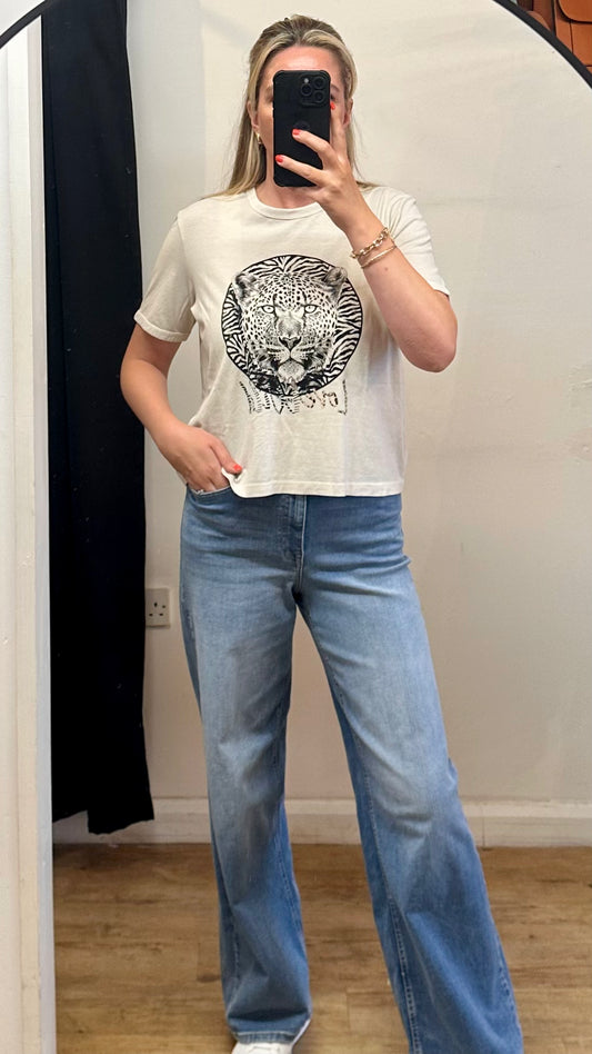 Beige T-shirt - Love Wild Slogo