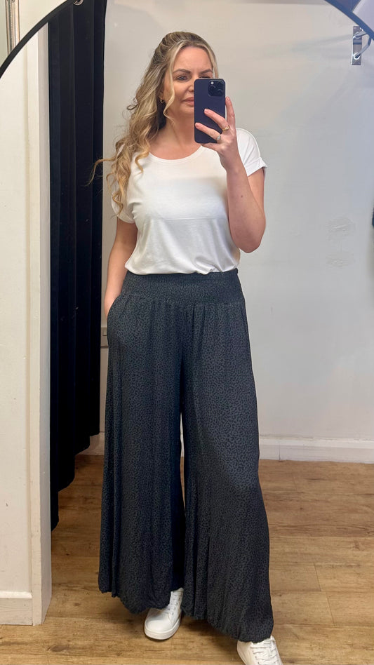Leopard print wide leg trousers - Grey colour