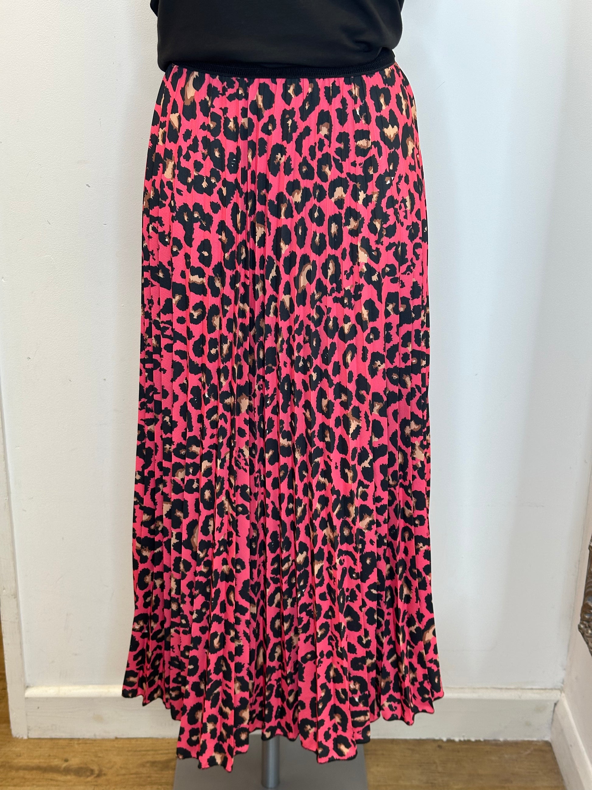 Pink leopard print hot sale skirt